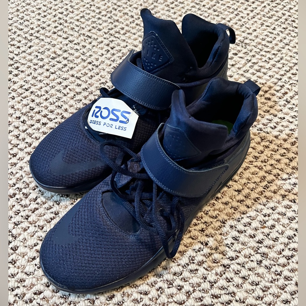 NWT Nike shoes